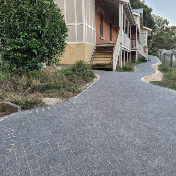 Honed Traditional Pavers - Pathway Pavers - Charcoal (Sealed)