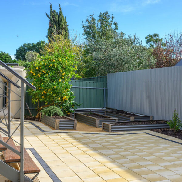 Havenbrick charcoal | Stradapave oatmeal Patio Paving | Southern Earth Landscaping1