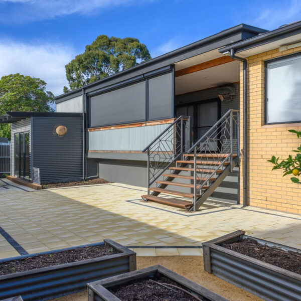 Havenbrick charcoal | Stradapave oatmeal Patio Paving | Southern Earth Landscaping3